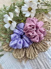 Load image into Gallery viewer, Pink waves satin scrunchie
