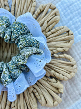 Load image into Gallery viewer, Carrie Scrunchie
