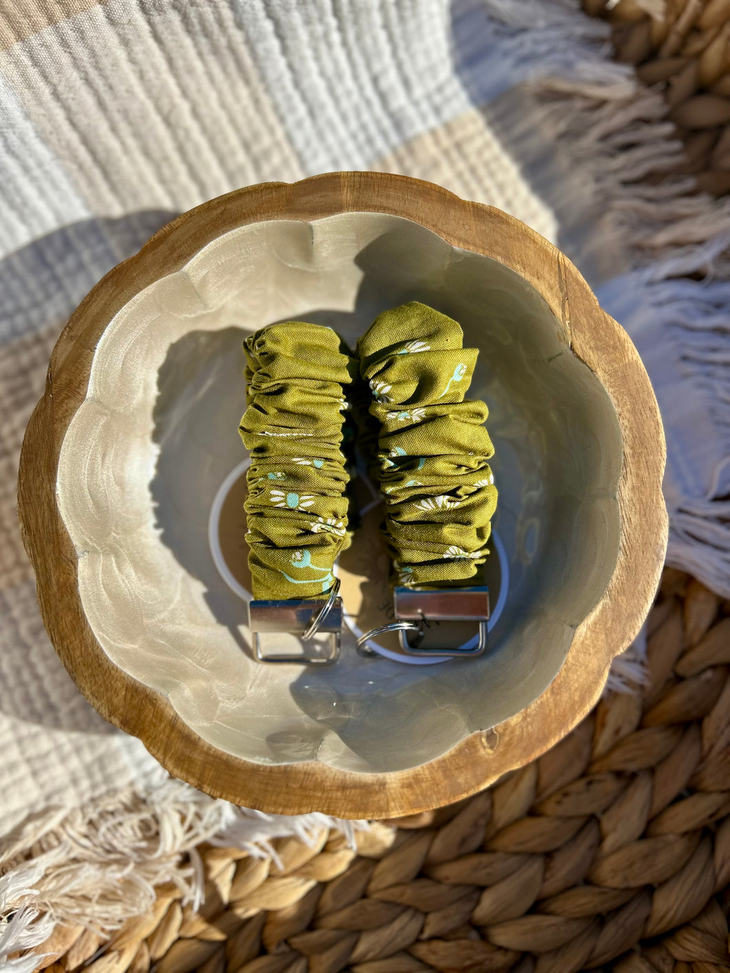 Hippie green floral keychain